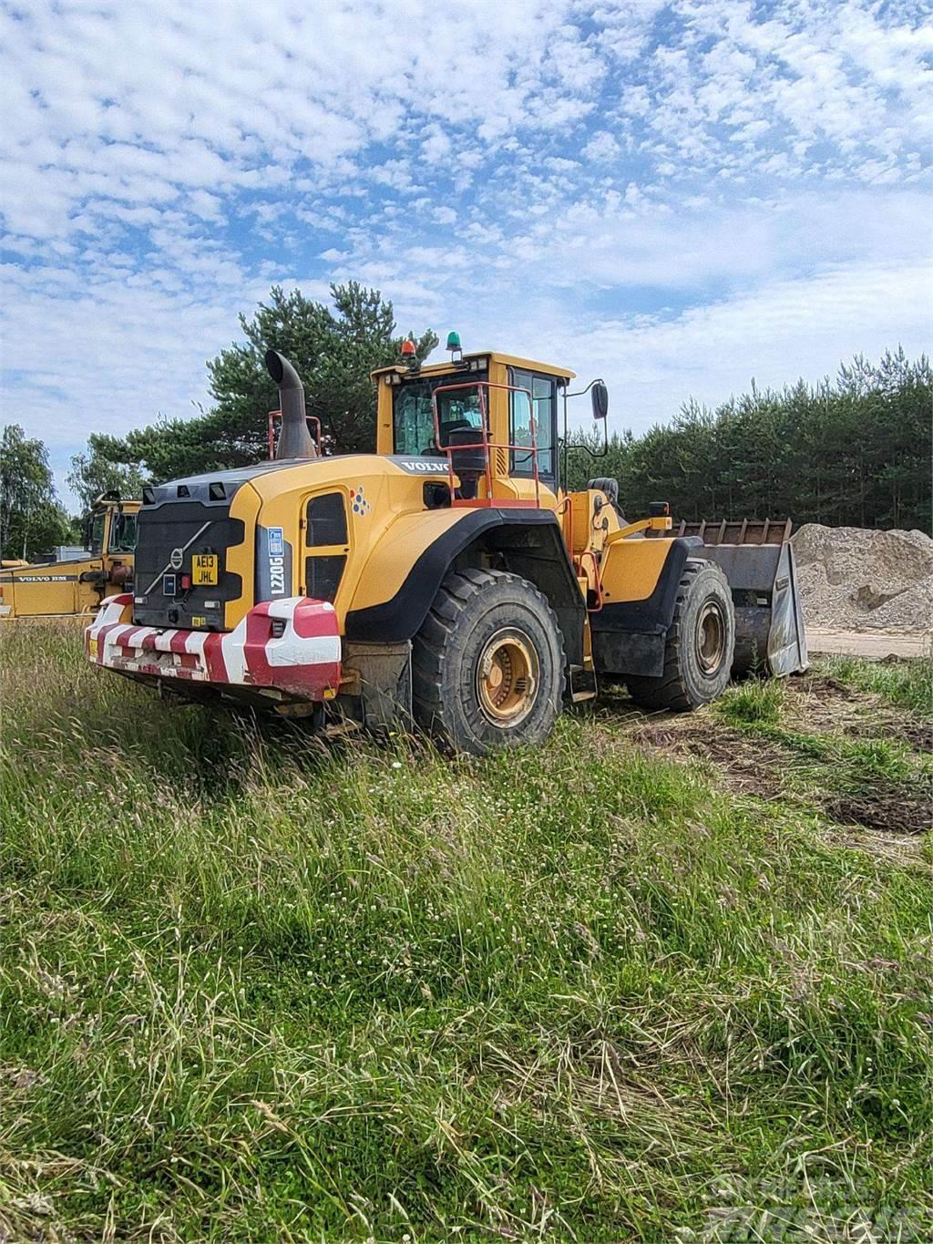 Volvo L220G Tool carriers