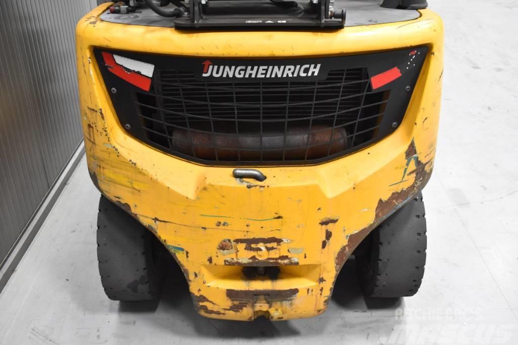 Jungheinrich TFG 425s LPG trucks