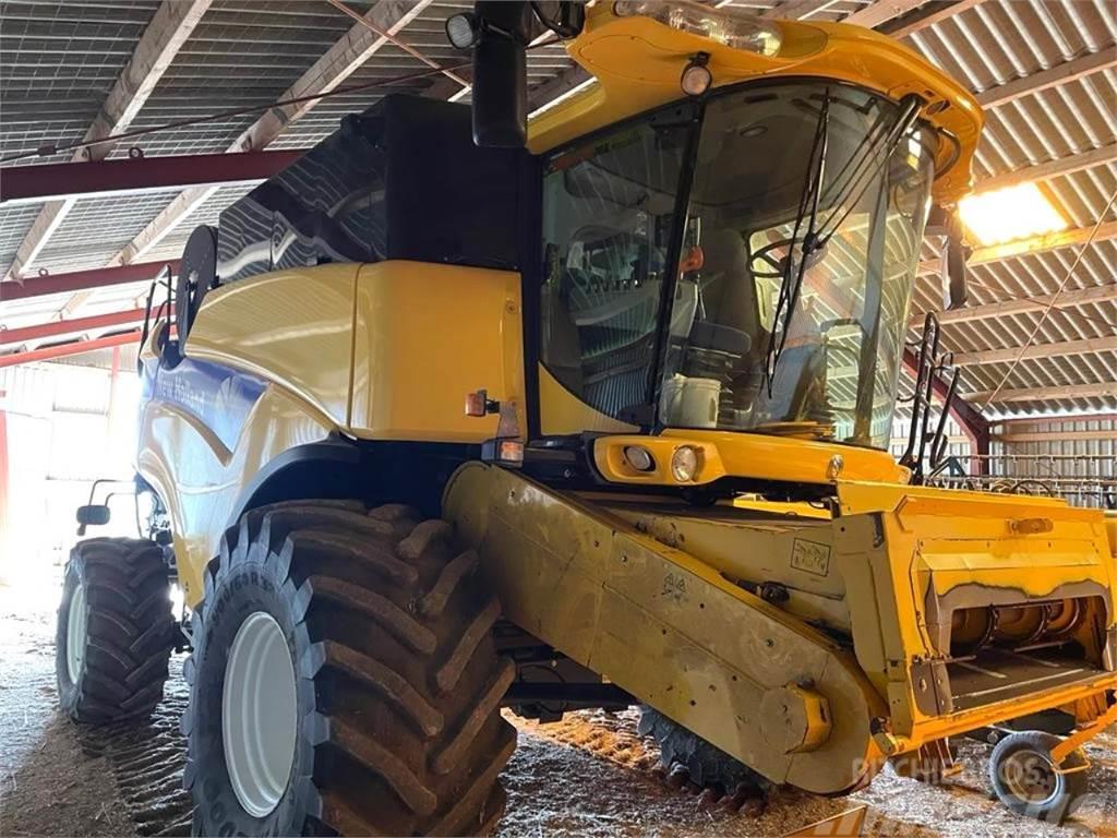 New Holland CX8080 SLH Combine harvesters