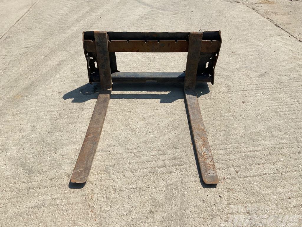 Bobcat Pallet forks Other tractor accessories