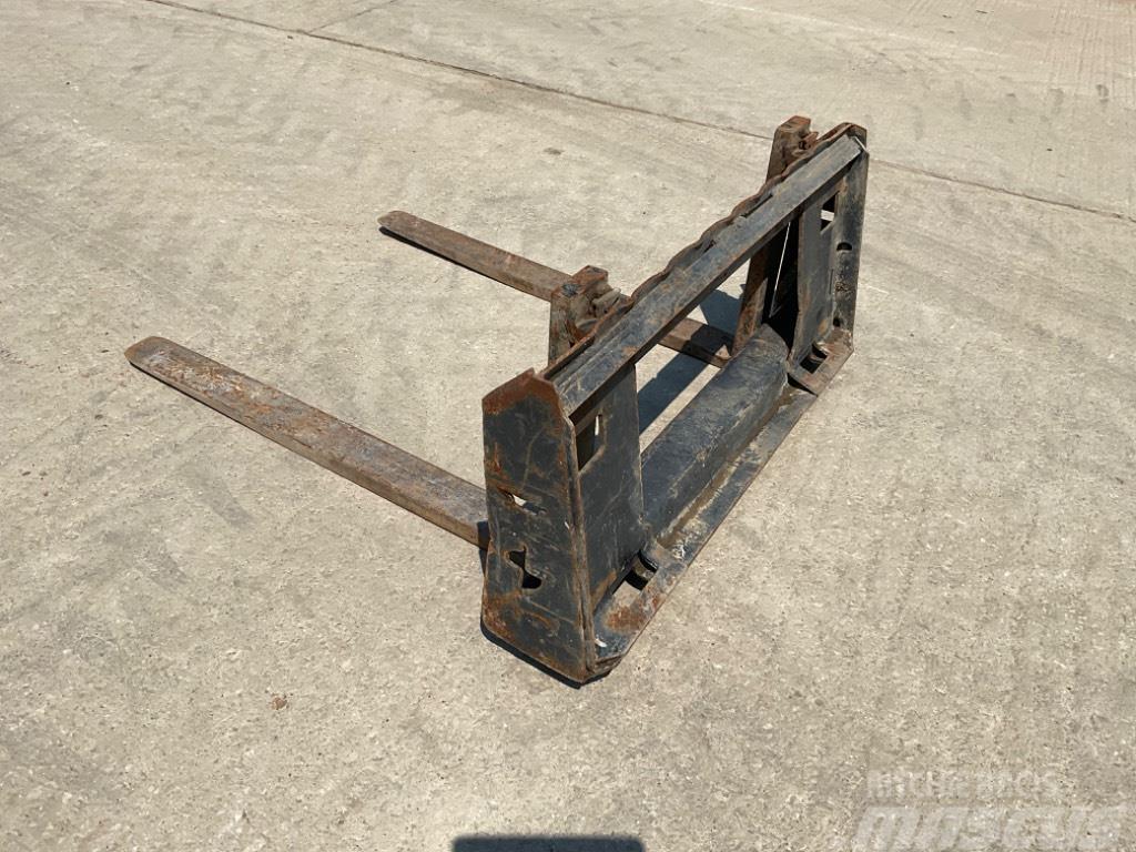 Bobcat Pallet forks Other tractor accessories