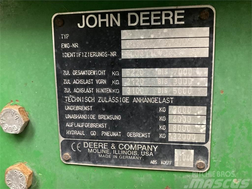 John Deere 6110 SE Tractors