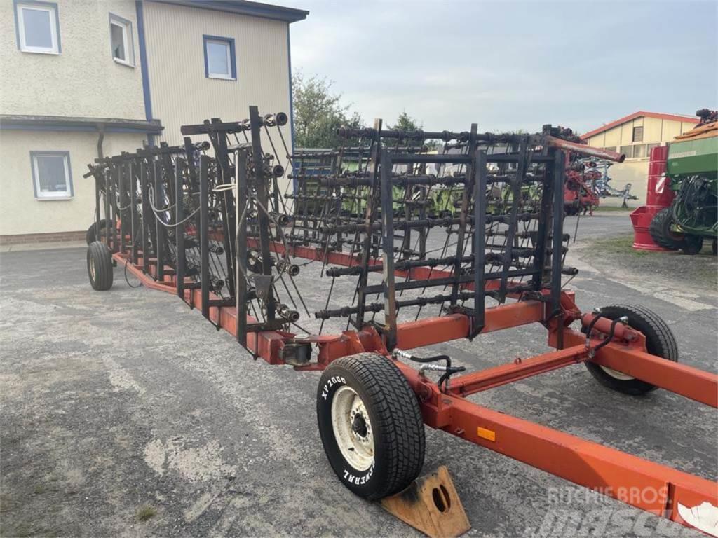 Farm King Strohstriegel 18m Other tillage machines and accessories