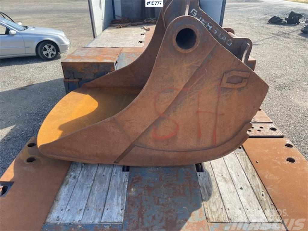 Gjerstad cleaning bucket 1600l w/ S70 attachment Other components