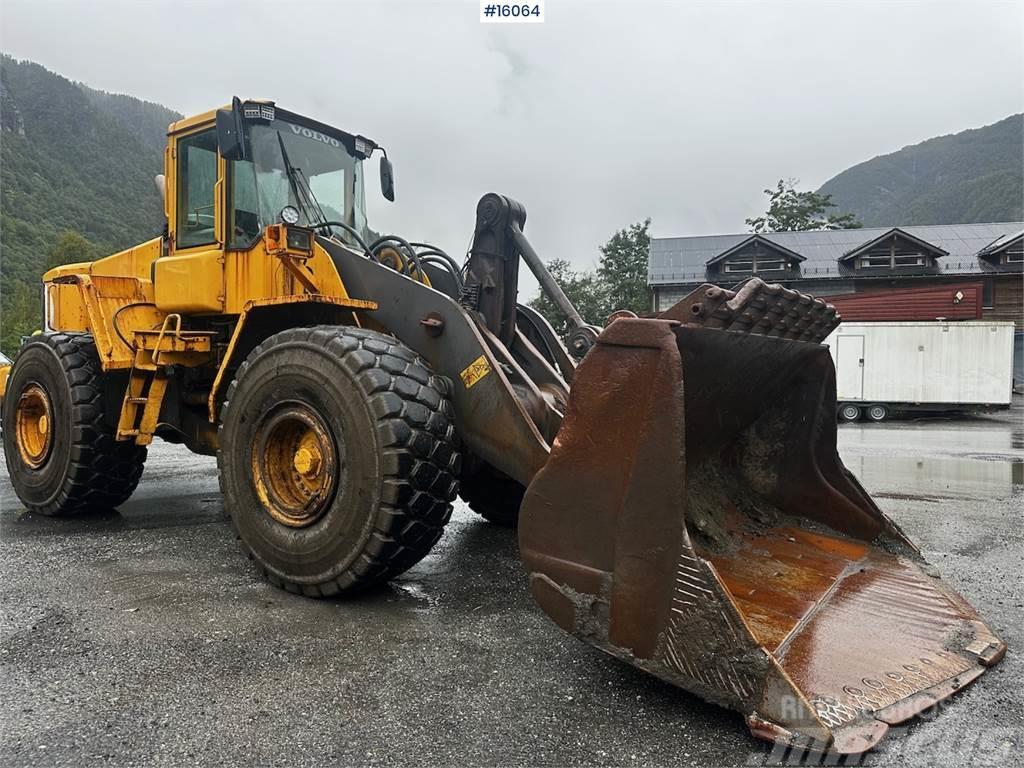 Volvo L180E Wheel Loader w/ Bucket and good tires. Wheel loaders