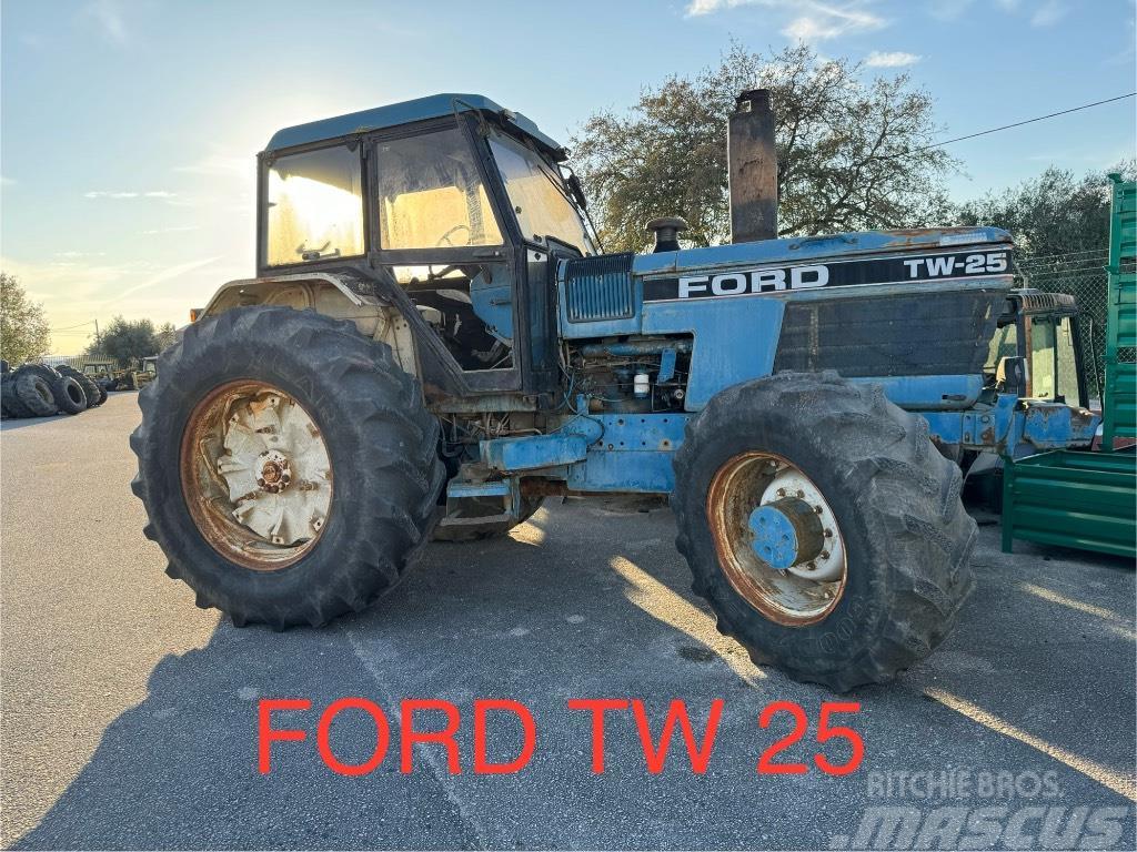 Ford / New Holland TW25 Tractors