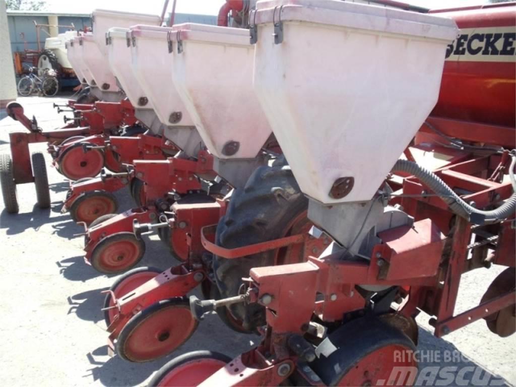 Becker Aeromat 8DT Precision sowing machines