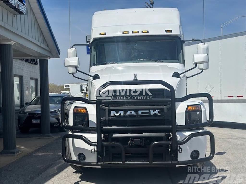 Mack AN64T Tractor Units