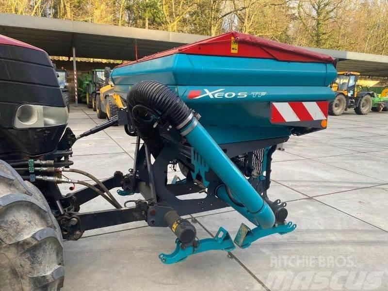 Monosem NG+ 8 rgs + micro + ferti Precision sowing machines