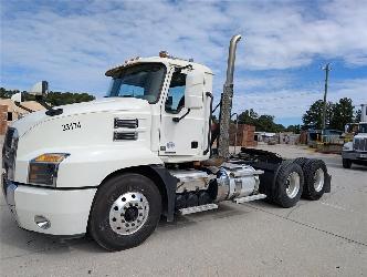 Mack AN64T