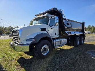 Mack GR64B