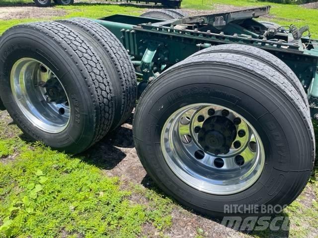 Mack CXU613 Pinnacle Tractor Units