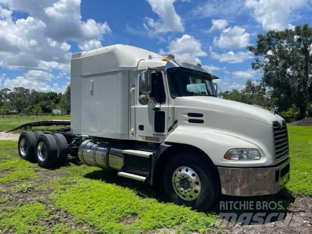 Mack CXU613 Pinnacle Tractor Units
