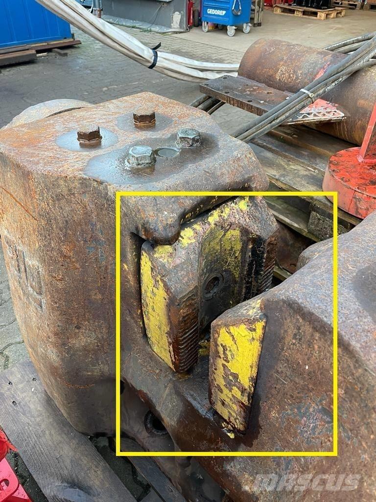 PTC 24 HFV Vibratory pile drivers