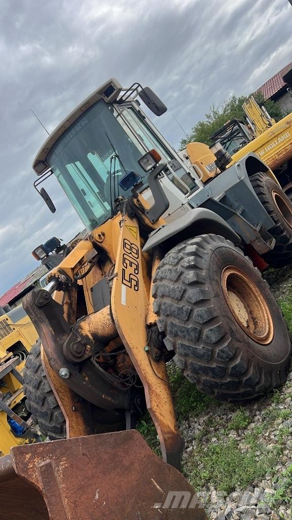 Liebherr L 538 Booms and arms