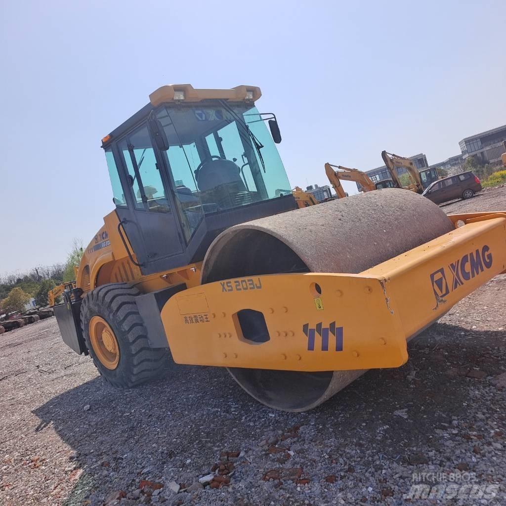 XCMG XS203J Single drum rollers