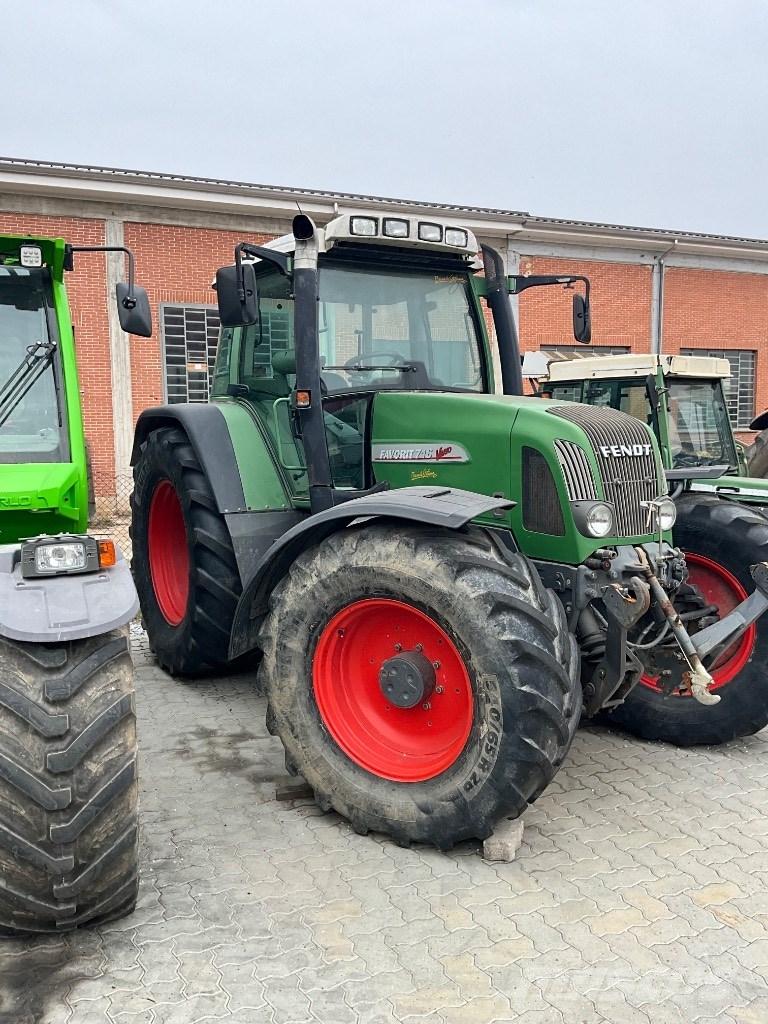 Fendt 716 Vario Tractors