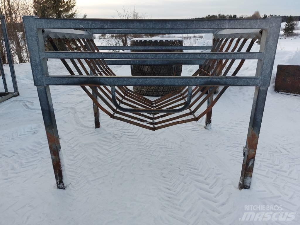 Bala Foderhäck Animal feeders