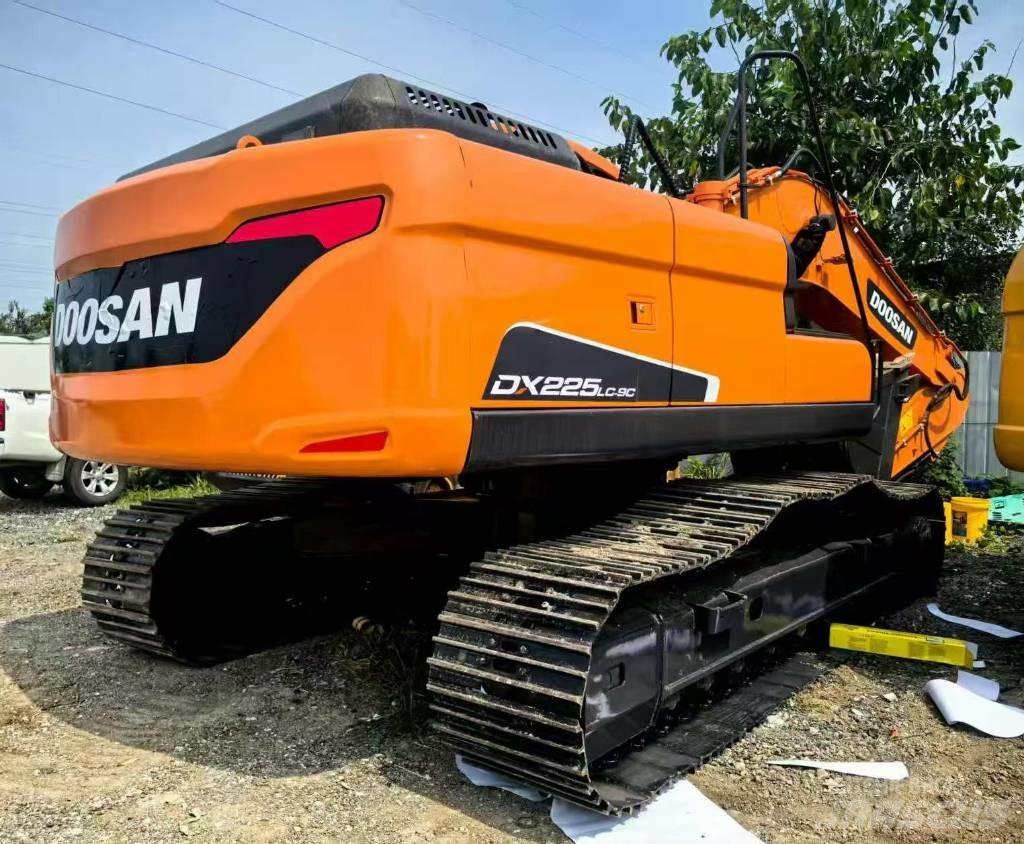 Doosan DX 225 LC Crawler excavators