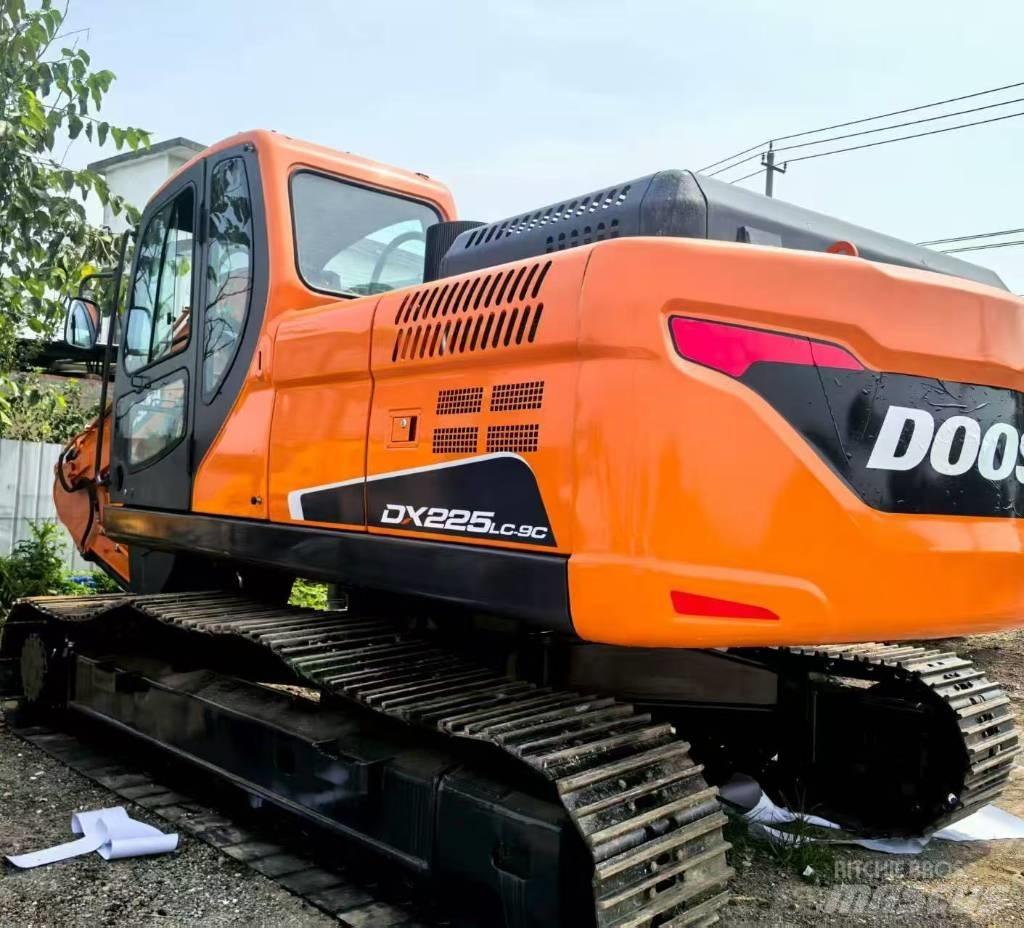 Doosan DX 225 LC Crawler excavators