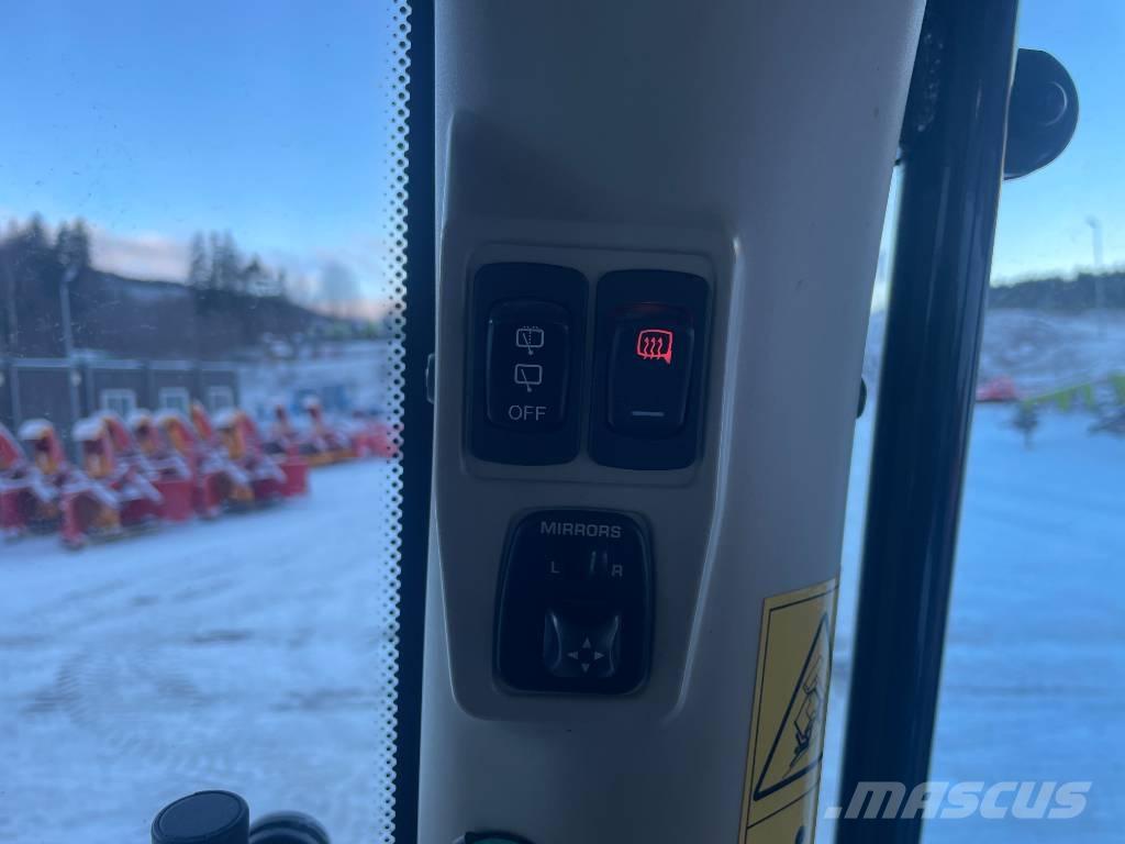 Massey Ferguson 7718 Tractors