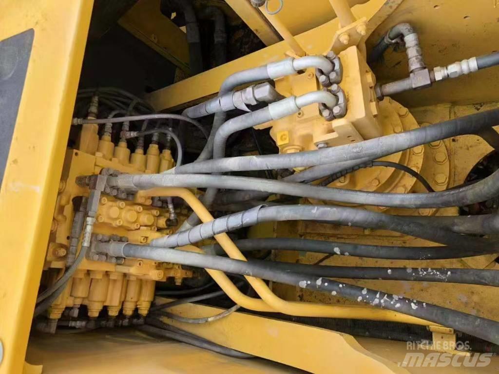 Komatsu 200-7 Crawler excavators