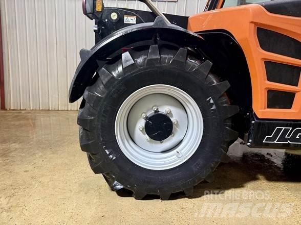 JLG 823 Telescopic handlers