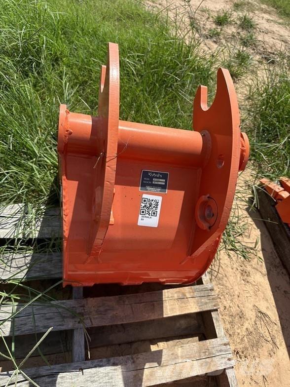 Kubota BT4584 Buckets