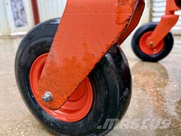 Kubota Z121S Zero turn mowers