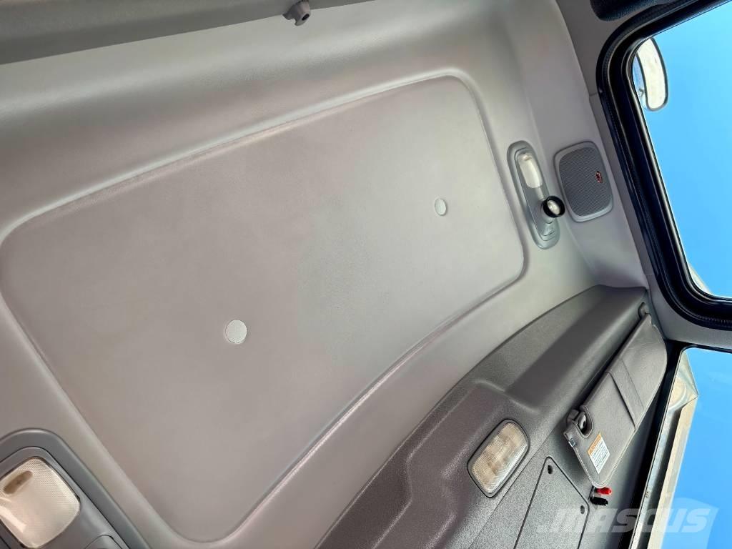 Peterbilt 389 Tractor Units