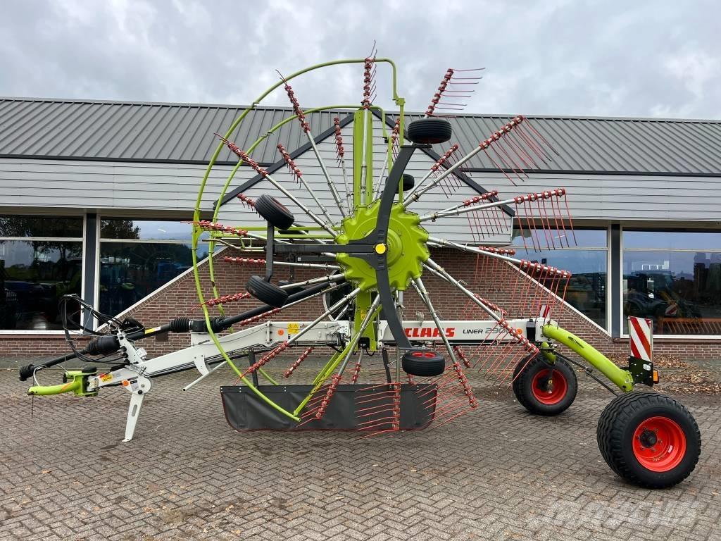 CLAAS liner 2900 Windrowers