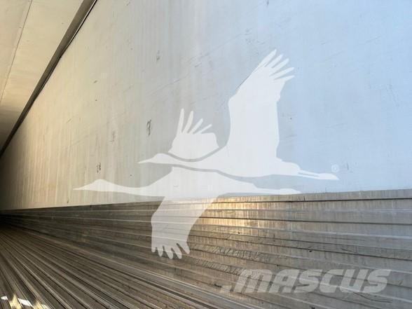 Utility 3000R Temperature controlled semi-trailers