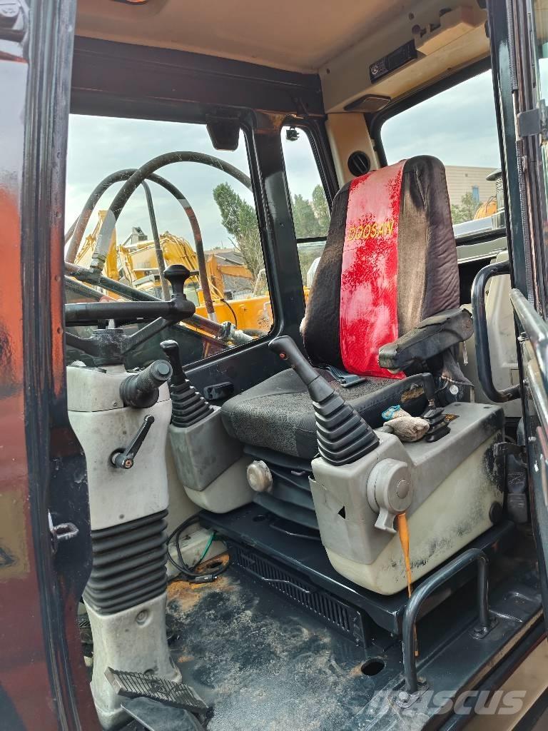 Hyundai r210w-9 Wheeled excavators