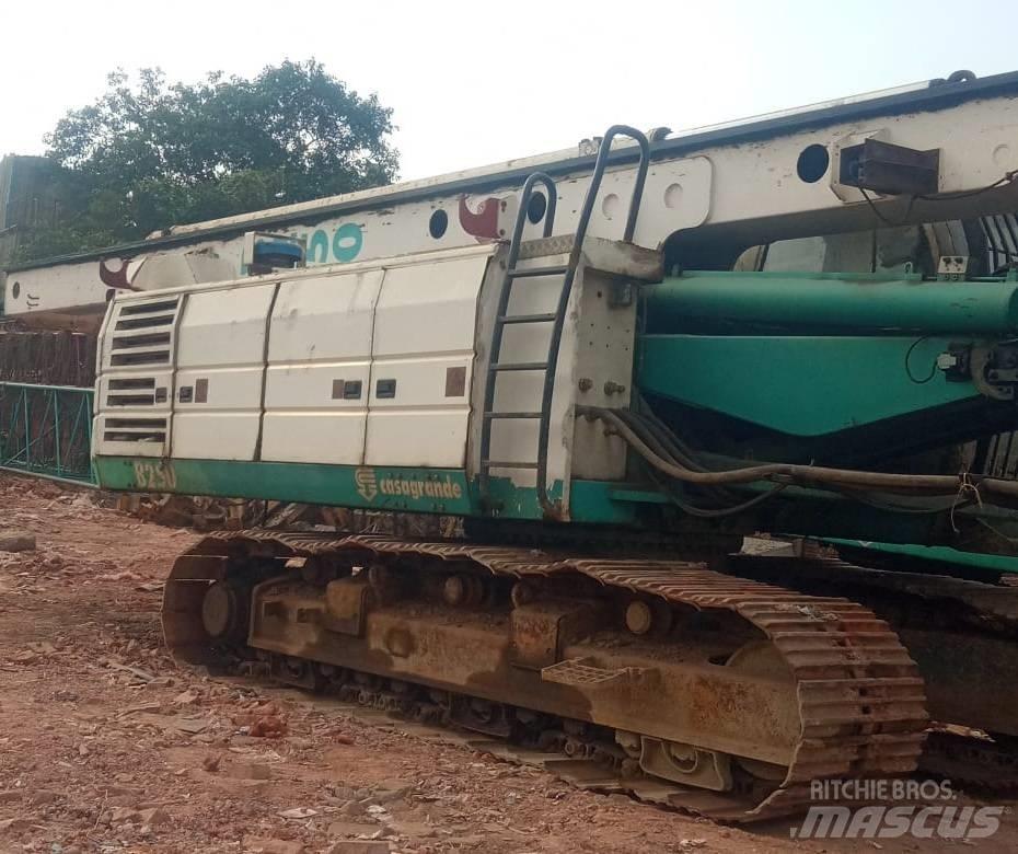 Casagrande B 250 Piling rigs