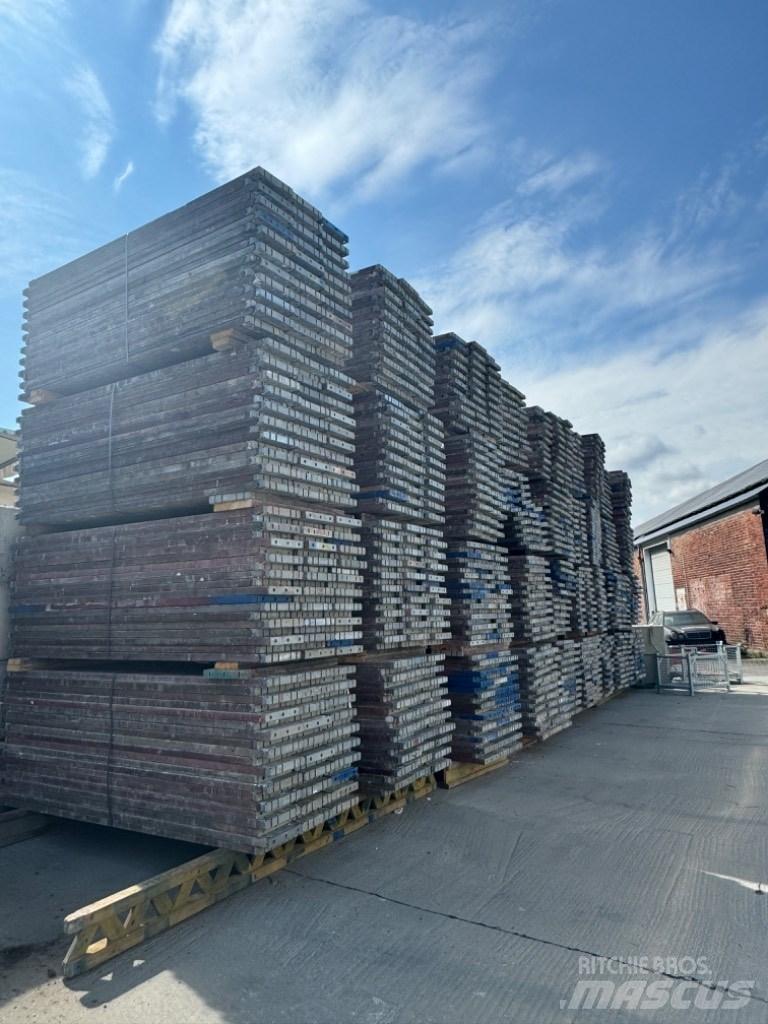 Altrad SL 70 Scaffolding equipment