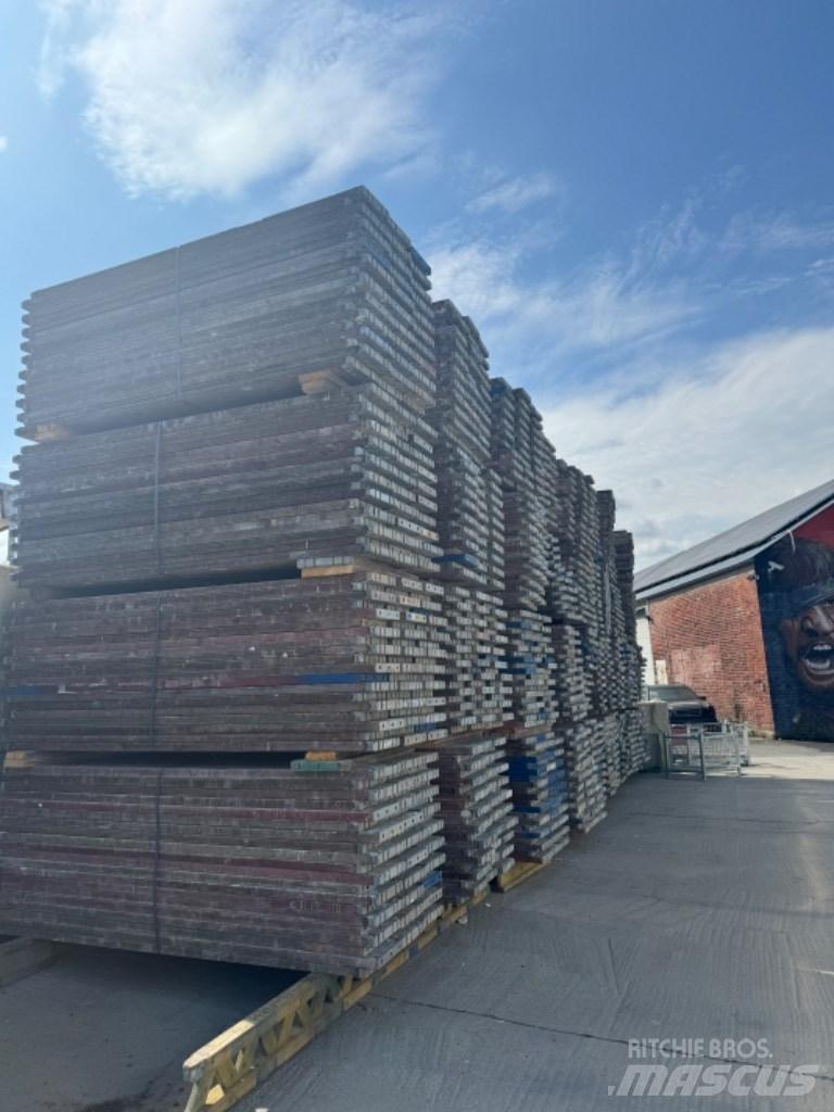 Altrad SL 70 Scaffolding equipment