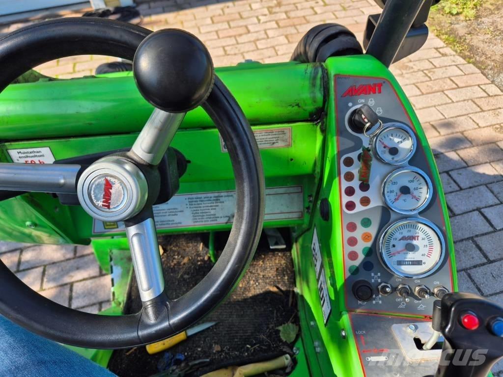 Avant 528 Mini loaders