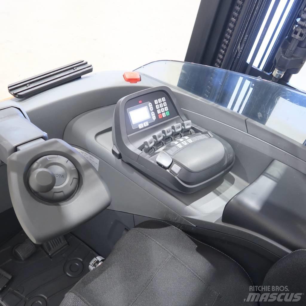 Toyota RRE160H Reach trucks