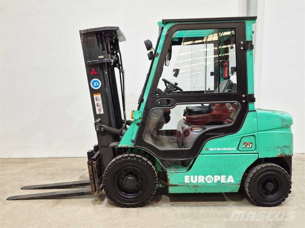 Mitsubishi FD25NT Diesel trucks