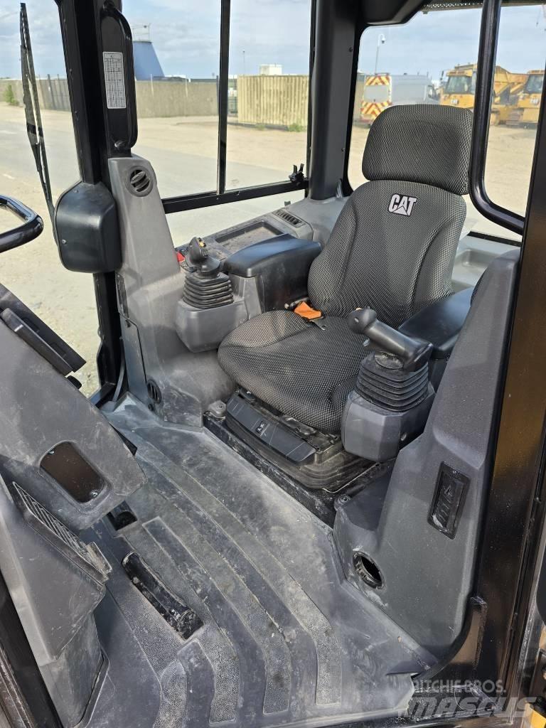 CAT D 3 LGP Crawler dozers