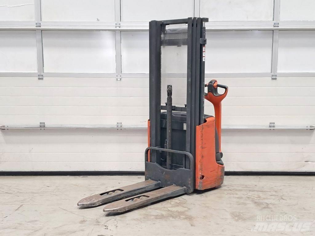 Linde L12 Pedestrian stacker