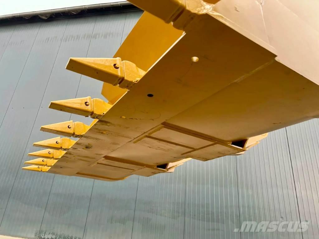 CAT 962M incl. teeth Buckets