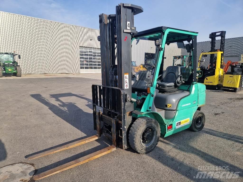 Mitsubishi FD30N Reach trucks