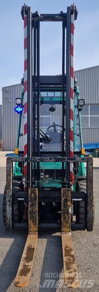 Mitsubishi FD30N Reach trucks