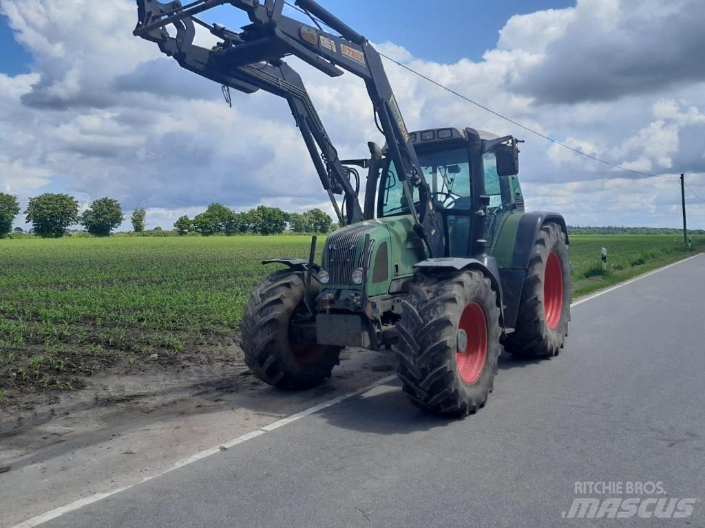 Fendt 712 Vario Tractors