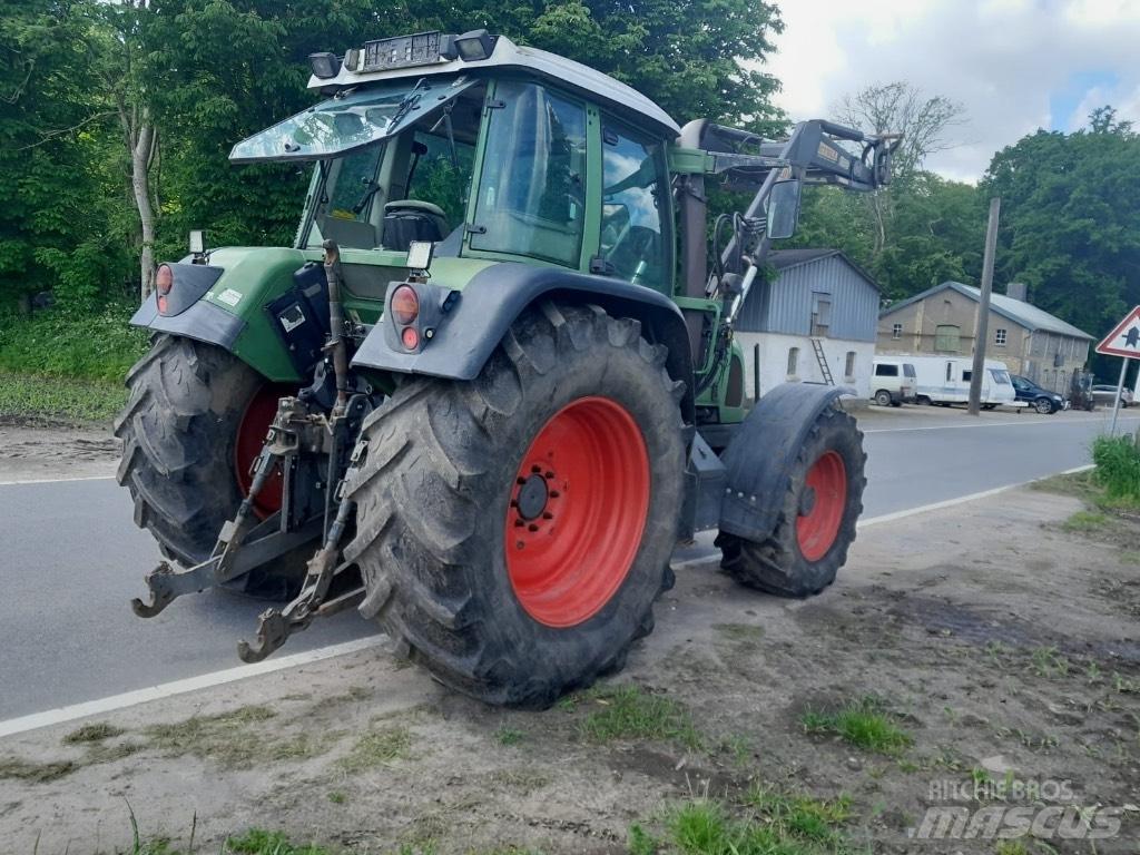 Fendt 712 Vario Tractors