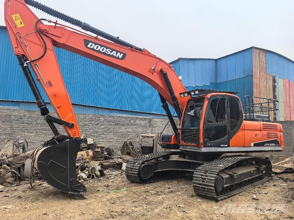 Doosan DX300LC Crawler excavators