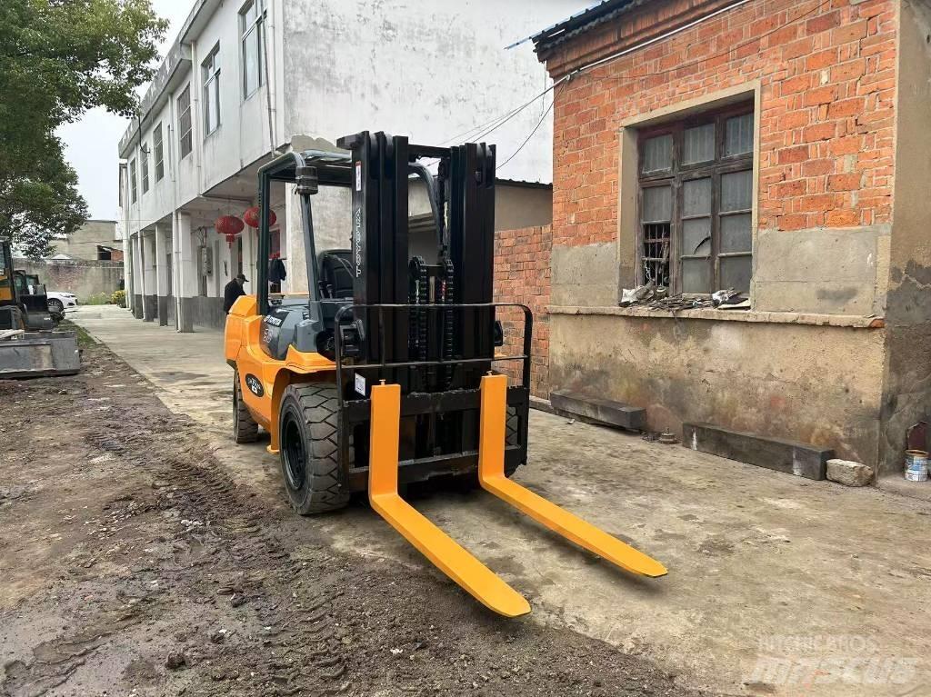 Toyota 5 ton Diesel trucks