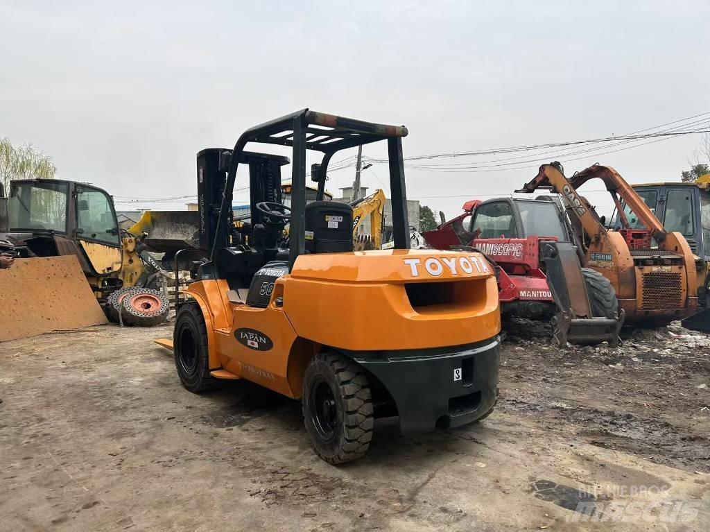 Toyota 5 ton Diesel trucks