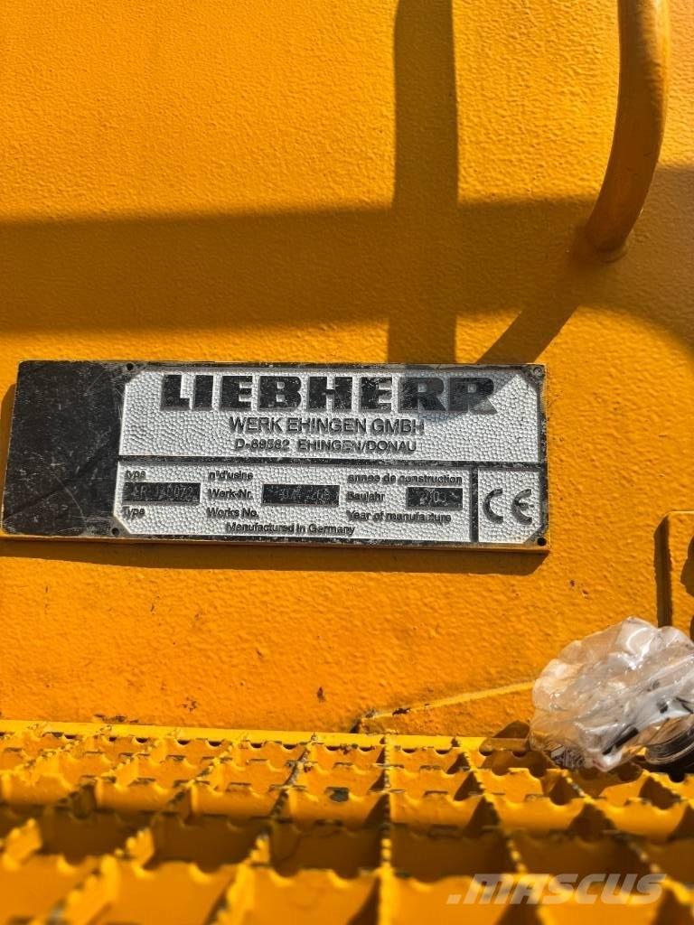 Liebherr LR 1400-2 Tracked cranes